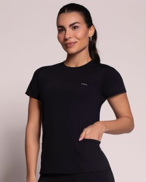 Camiseta com Recorte e Bolso Lateral